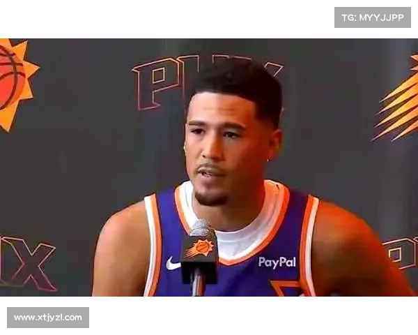 布克与队友默契合作展现领导力球队化学反应助力夺冠之路